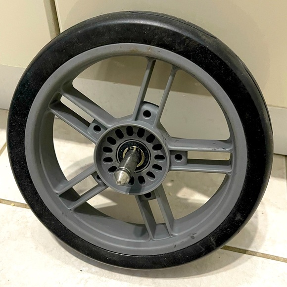 Uppababy 2018 Cruz Stroller Rear Wheels - Silver - Picture 2 of 4